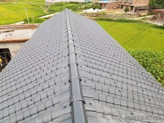 還在為舊房屋面翻新承重問題考慮嗎？樹脂小青瓦幫你解決承重