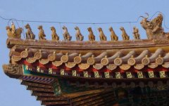 什么樣的動物蹲在古建筑的屋頂上？是樹脂做的？