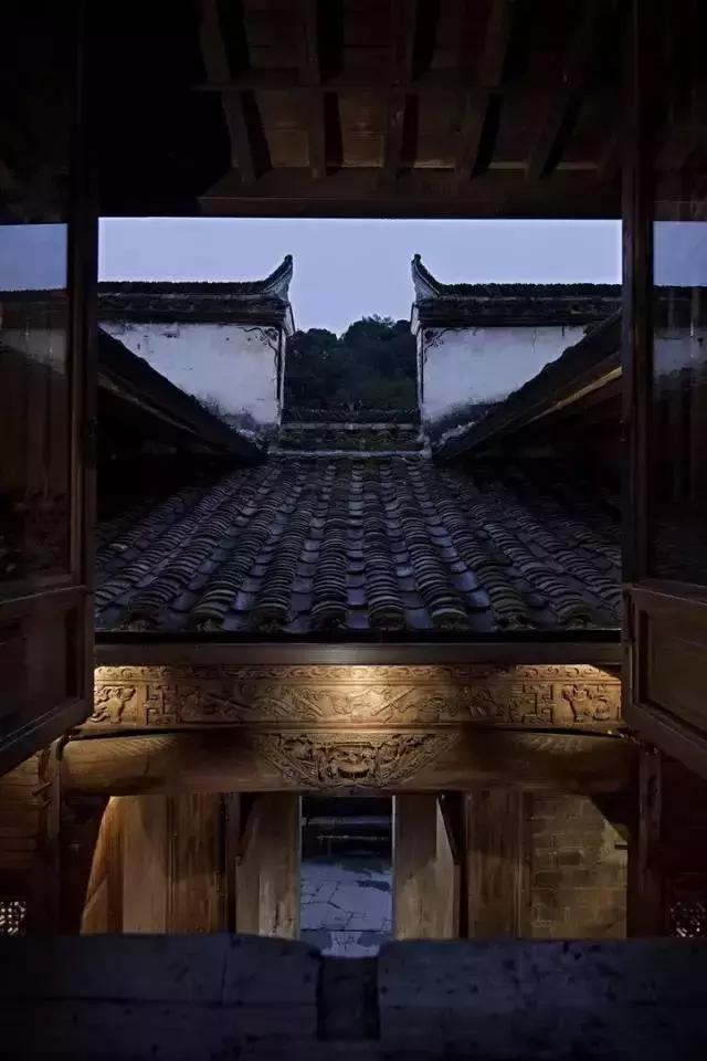 青瓦灰墻，高瓴飛檐，處處消磨時光