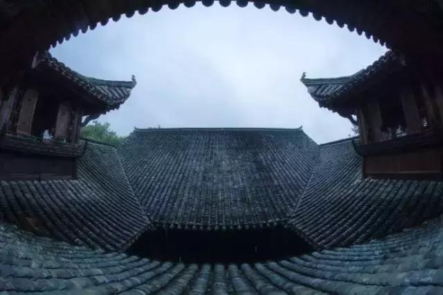 青瓦灰墻，高瓴飛檐，處處消磨時光